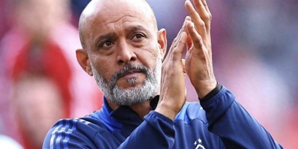 英超首位主帅下课！刚续约就遭解雇，曾率队力压曼城1分