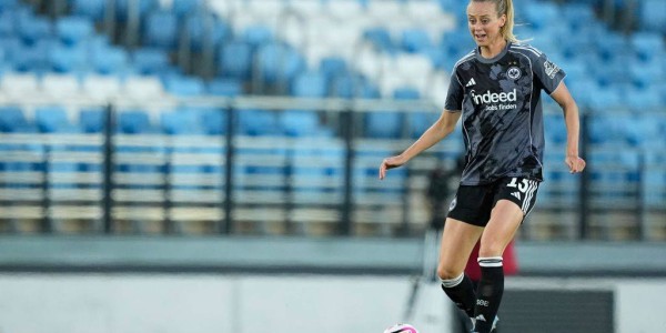 皇马女足4-0狂胜拉科鲁尼亚：十人应战仍势不可挡！