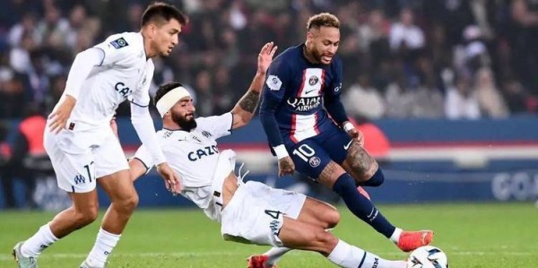 法甲焦点战前瞻：巴黎圣日耳曼 VS 朗斯，巅峰对决一触即发